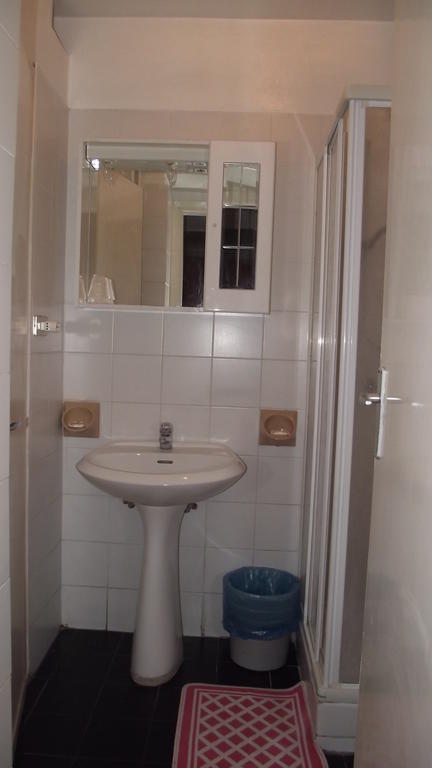 Hotel Merano Милано Стая снимка