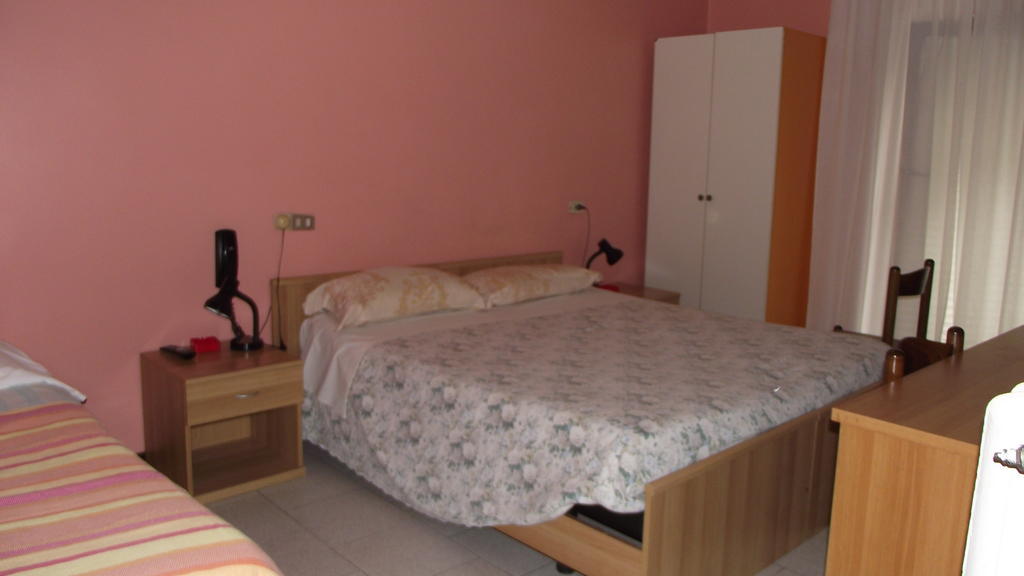 Hotel Merano Милано Стая снимка