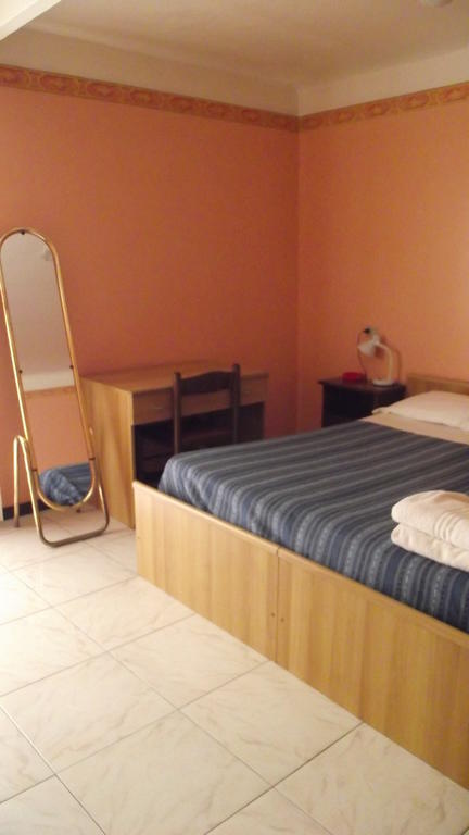 Hotel Merano Милано Стая снимка